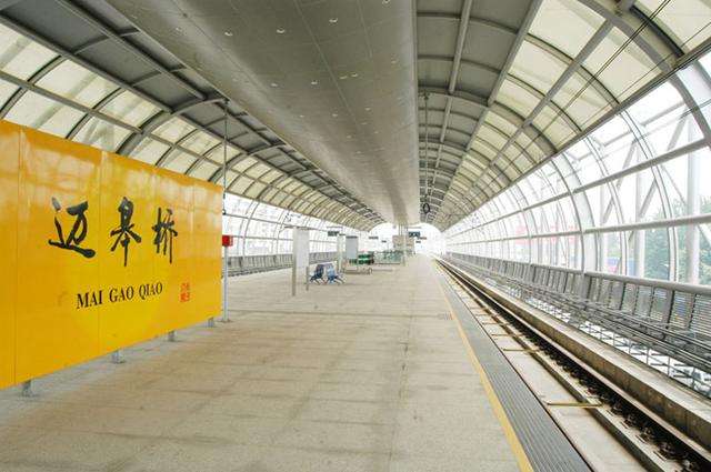 南京地铁站（双曲铝单板应用）